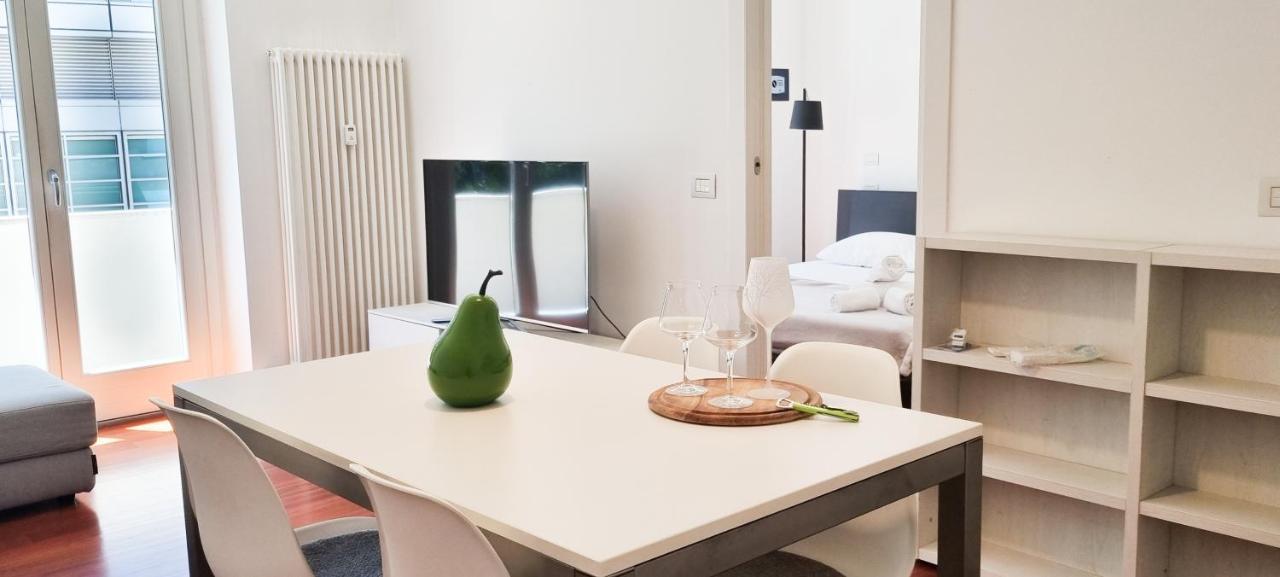 Joivy Superb Flat, 2 Balconies & Skyscrapers View Apartment Milan Luaran gambar