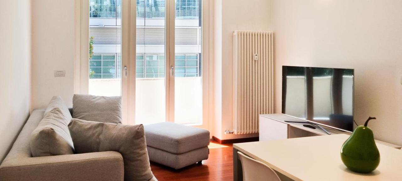 Joivy Superb Flat, 2 Balconies & Skyscrapers View Apartment Milan Luaran gambar