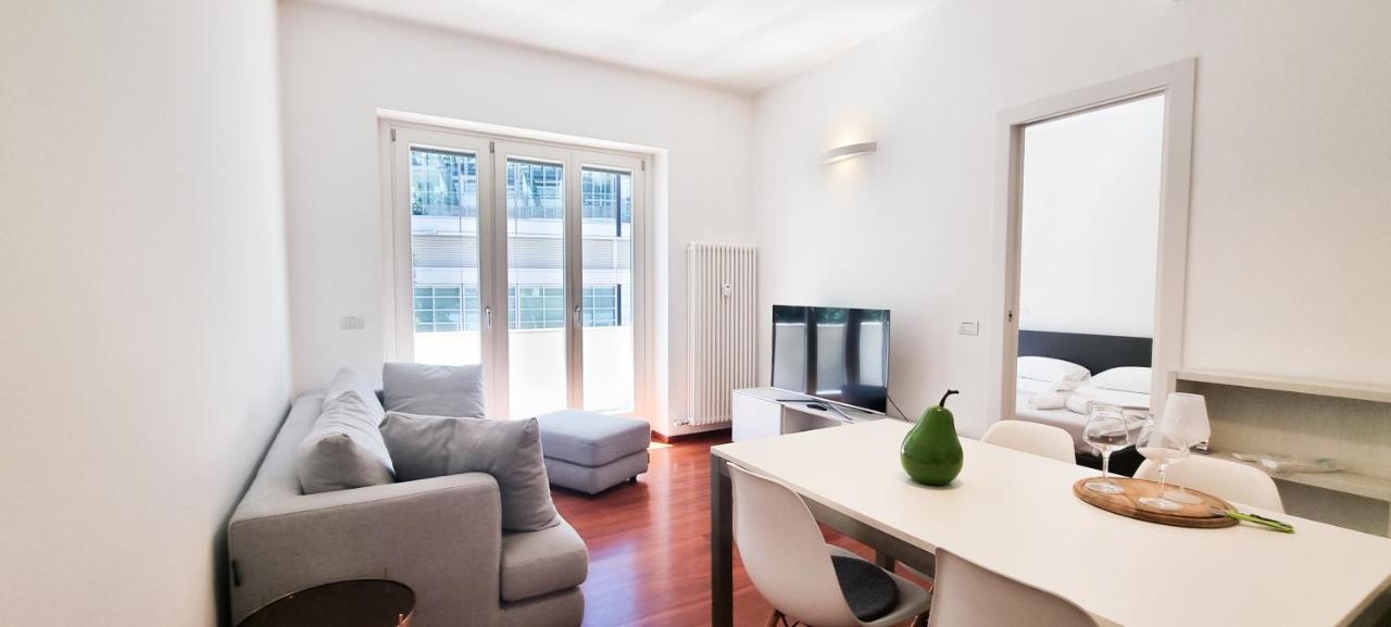 Joivy Superb Flat, 2 Balconies & Skyscrapers View Apartment Milan Luaran gambar