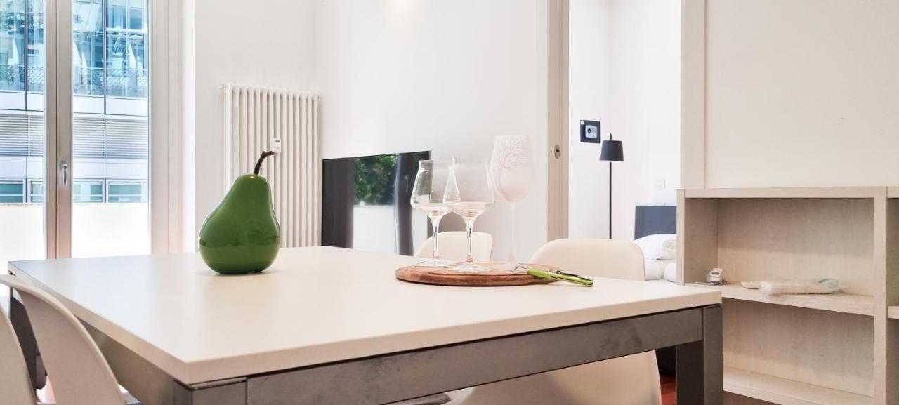 Joivy Superb Flat, 2 Balconies & Skyscrapers View Apartment Milan Luaran gambar
