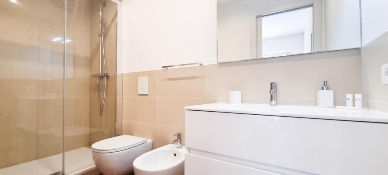 Joivy Superb Flat, 2 Balconies & Skyscrapers View Apartment Milan Luaran gambar