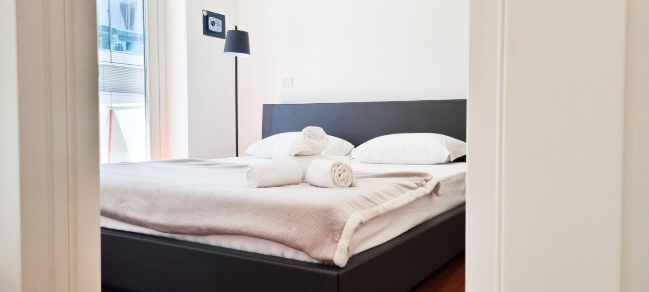 Joivy Superb Flat, 2 Balconies & Skyscrapers View Apartment Milan Luaran gambar