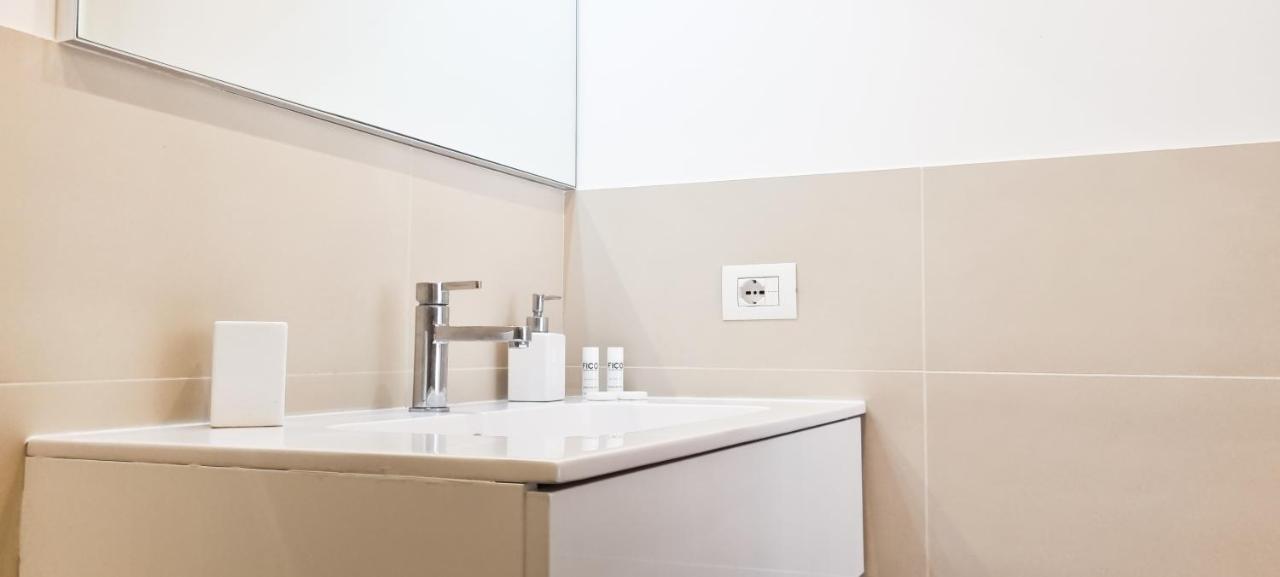 Joivy Superb Flat, 2 Balconies & Skyscrapers View Apartment Milan Luaran gambar