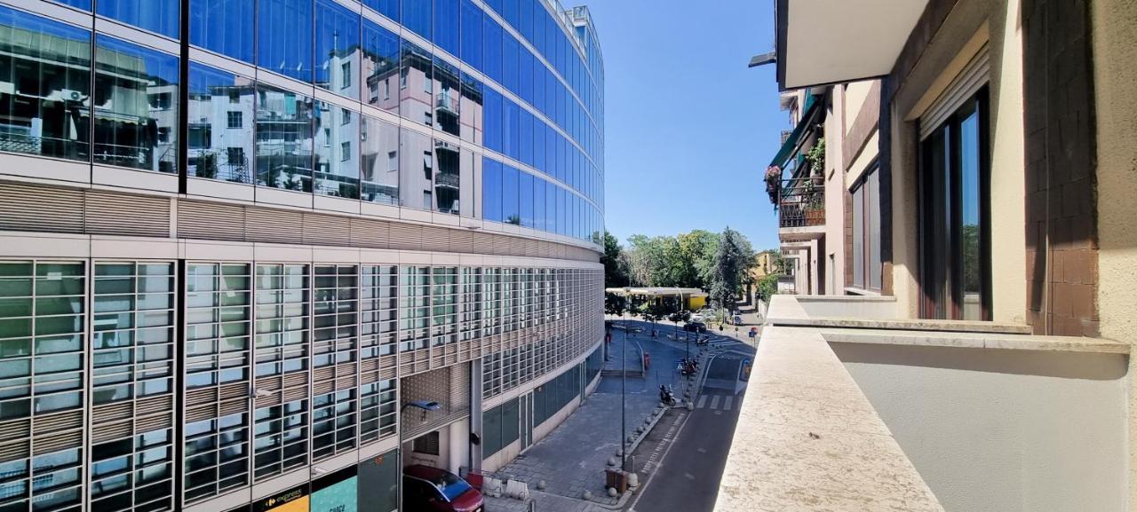Joivy Superb Flat, 2 Balconies & Skyscrapers View Apartment Milan Luaran gambar